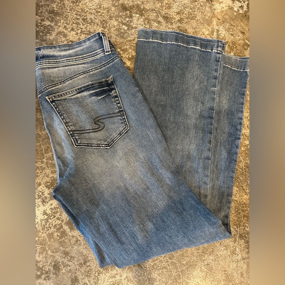 Silver Jeans Women's Straight Leg in Classic Blue